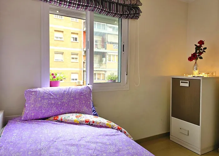 Modern Room Near Airport & Center